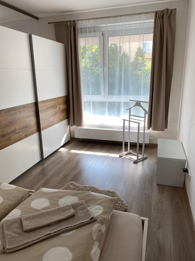 Lia Apartman - Private Parking Bratislava Extérieur photo