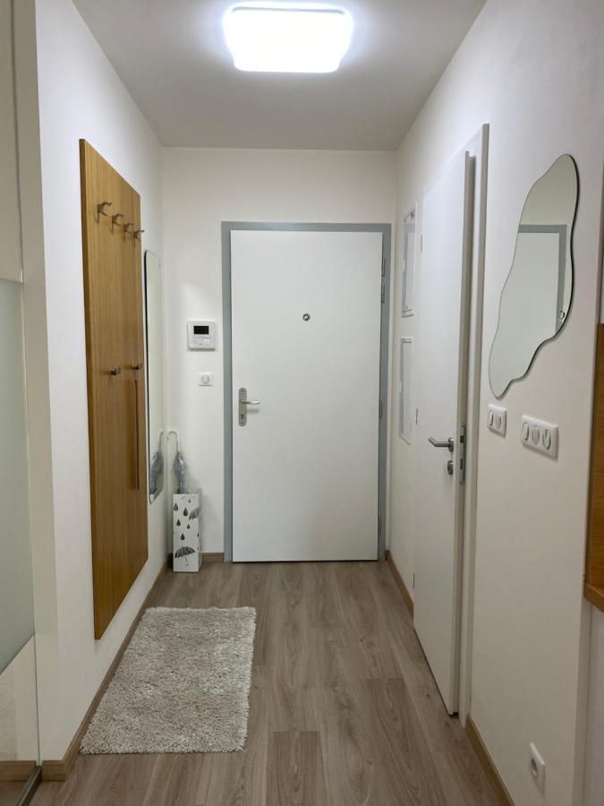 Lia Apartman - Private Parking Bratislava Extérieur photo