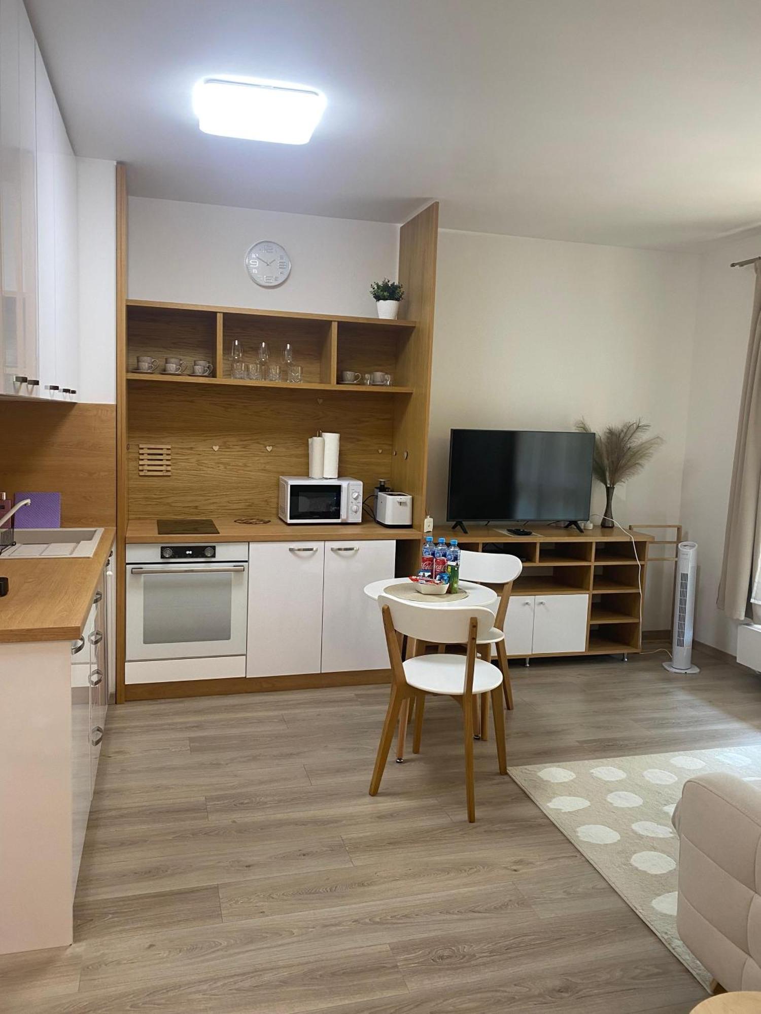 Lia Apartman - Private Parking Bratislava Extérieur photo