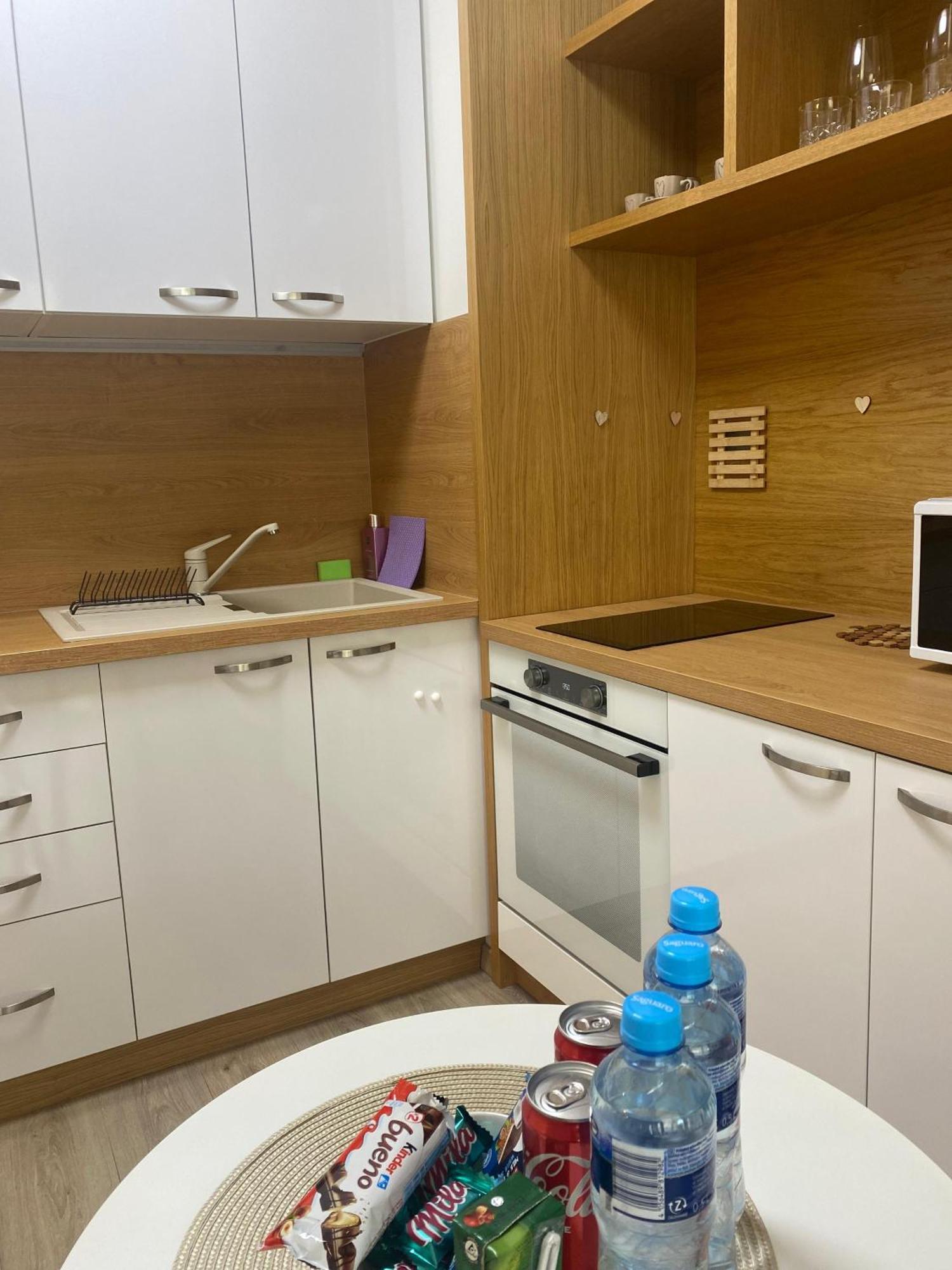 Lia Apartman - Private Parking Bratislava Extérieur photo